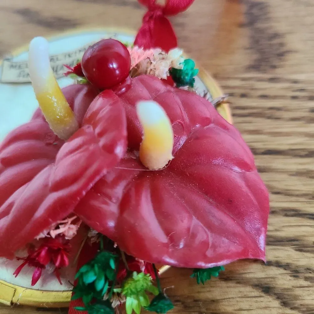 Vintage Mele Kalikimaka Capiz Shell Holiday Christmas Ornament From Hawaii 1976